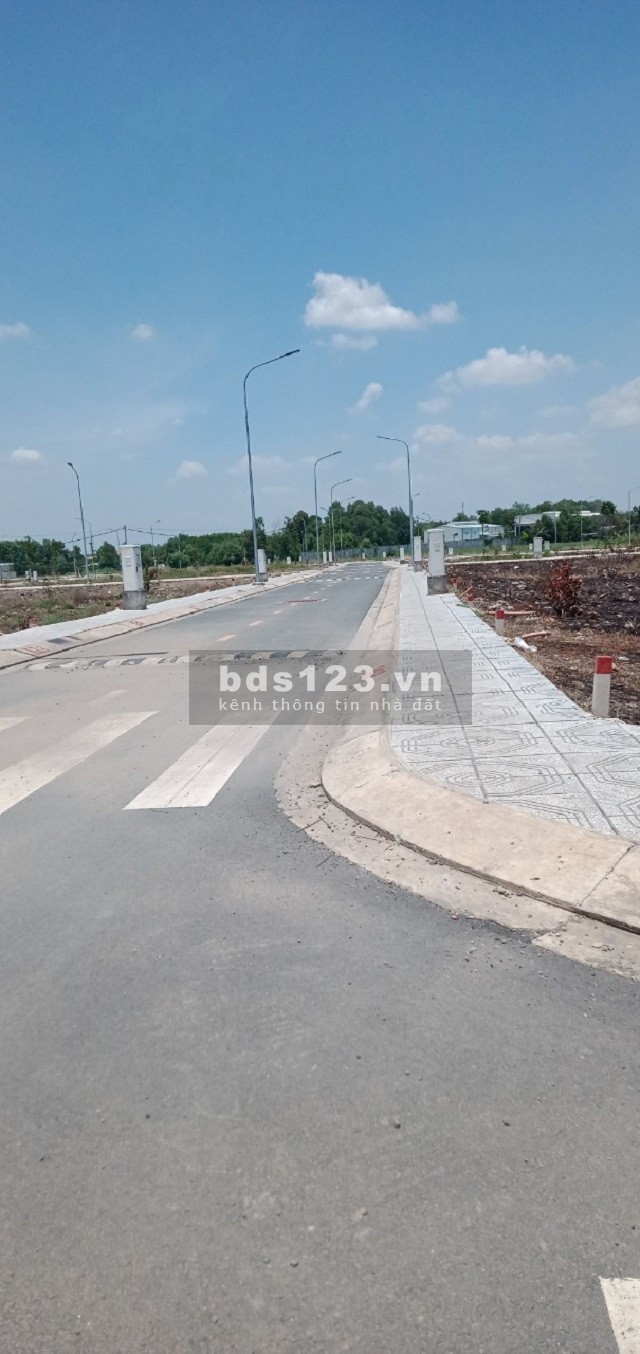 Mặt tiền đường nhựa 30m diện tích sử dụng 26x28 sổ riêng giá bán chỉ 3 tỷ