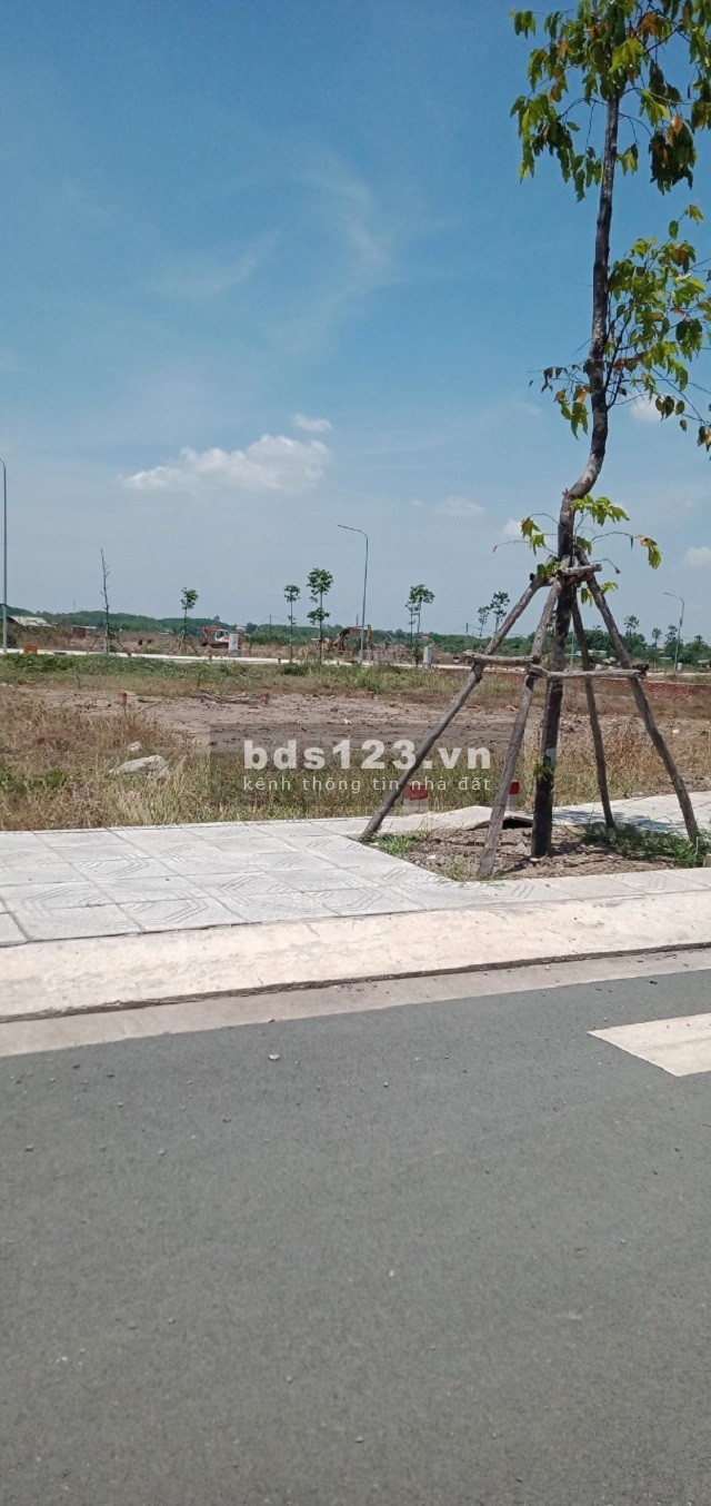 Mặt tiền đường nhựa 30m diện tích sử dụng 26x28 sổ riêng giá bán chỉ 3 tỷ