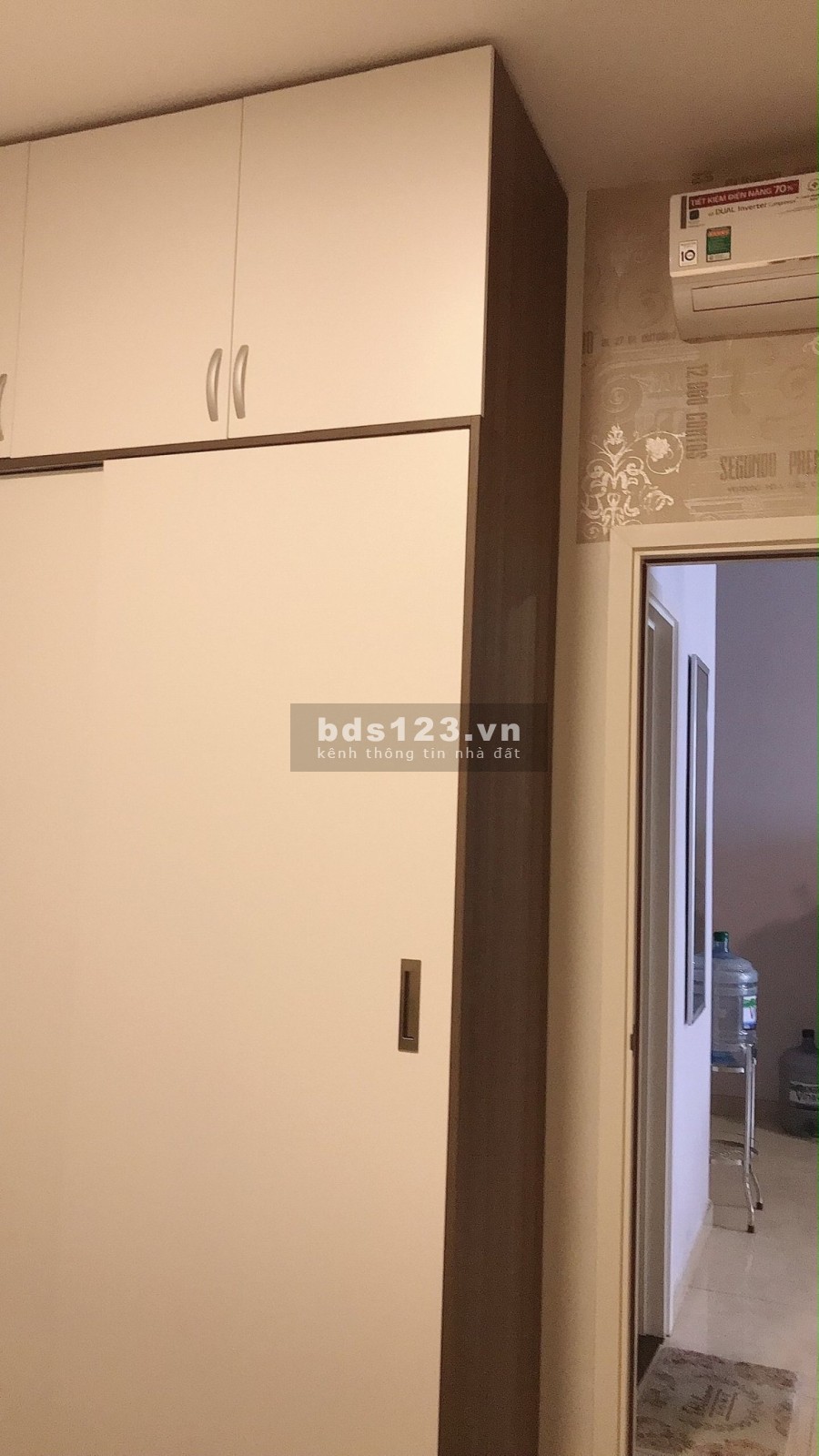 Cần share lại 1 phòng trống trong căn hộ đầy đủ tiện nghi liên hệ 0937696216