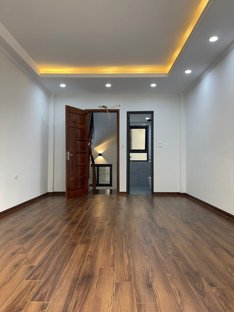 Bán nhà Văn Quán 4 chỗ vào nhà thoải mái siêu đẹp ở luôn, dtsd 45m2, 5 tầng, giá 5,x tỷ