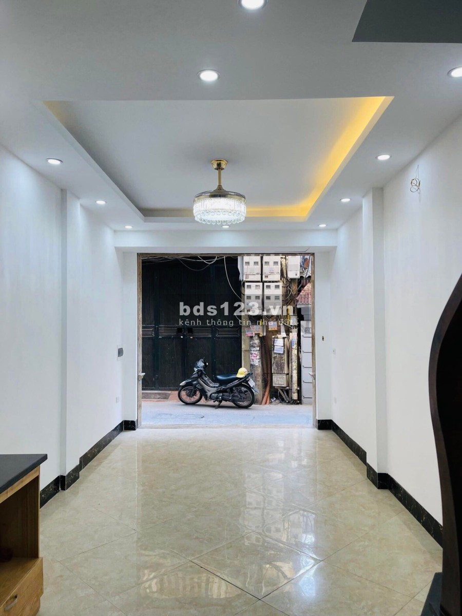 Bán nhà đẹp TT Cầu Giấy 40m2 5 tầng gần phố, gần ô tô chỉ gần 4 tỷ trung tâm vào ở được ngay