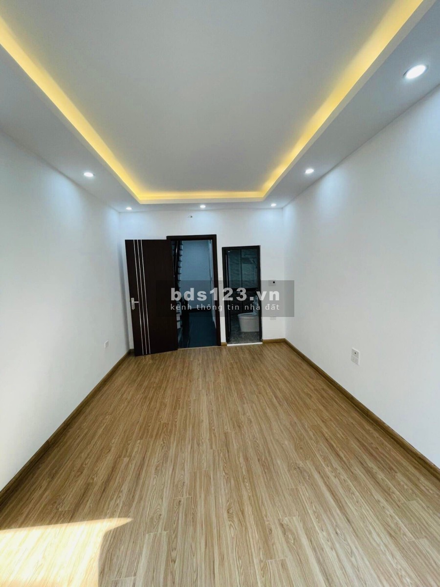 Bán nhà đẹp TT Cầu Giấy 40m2 5 tầng gần phố, gần ô tô chỉ gần 4 tỷ trung tâm vào ở được ngay