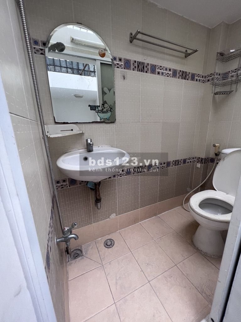 Bán nhà nguyên căn giá rẻ Quận Bình Thạnh, giá 17 triệu/tháng, khu dân cư đông đúc