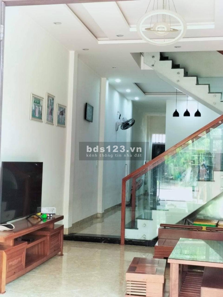 Cần bán nhà 2 tầng kiet Võ Văn Kiệt khu phân lô vỉa hè rộng, dân cư đông đúc, giá tốt