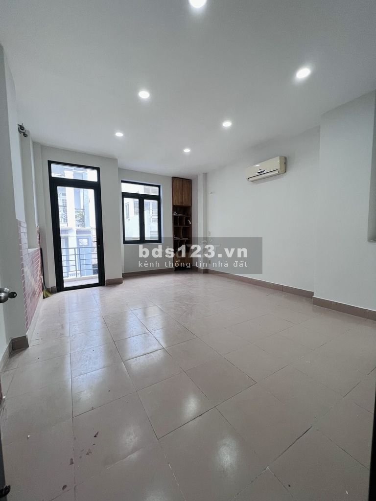 Bán nhà nguyên căn giá rẻ Quận Bình Thạnh, giá 17 triệu/tháng, khu dân cư đông đúc
