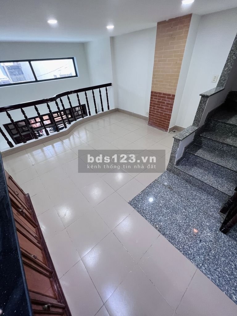 Bán nhà nguyên căn giá rẻ Quận Bình Thạnh, giá 17 triệu/tháng, khu dân cư đông đúc