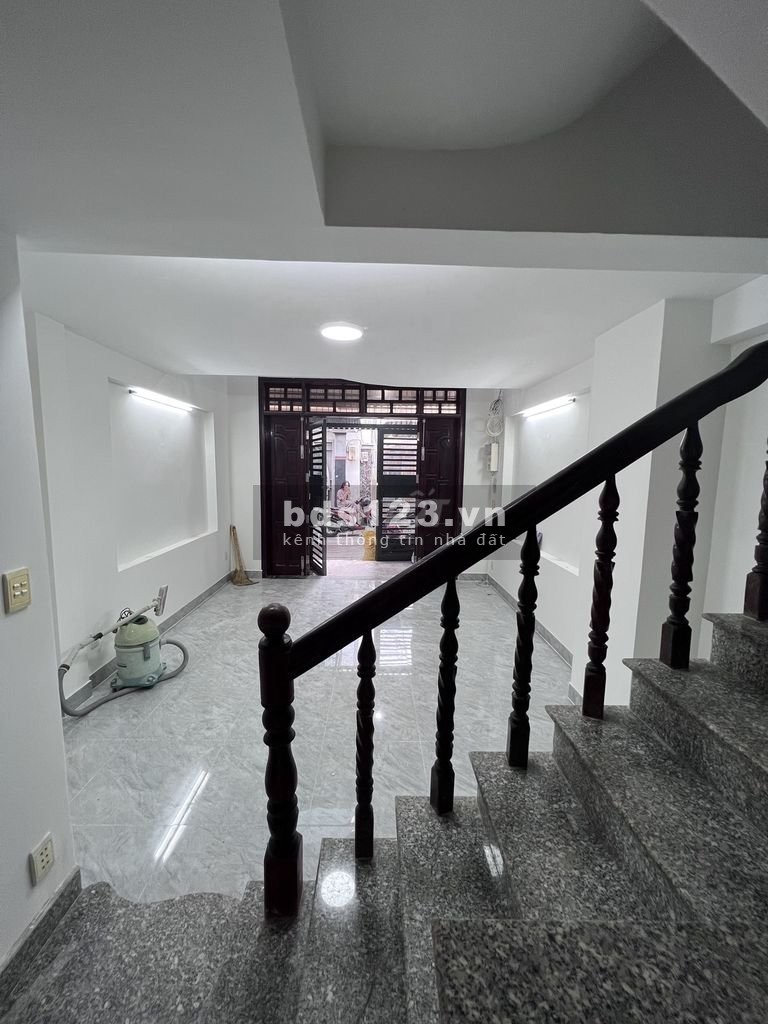 Bán nhà nguyên căn giá rẻ Quận Bình Thạnh, giá 17 triệu/tháng, khu dân cư đông đúc