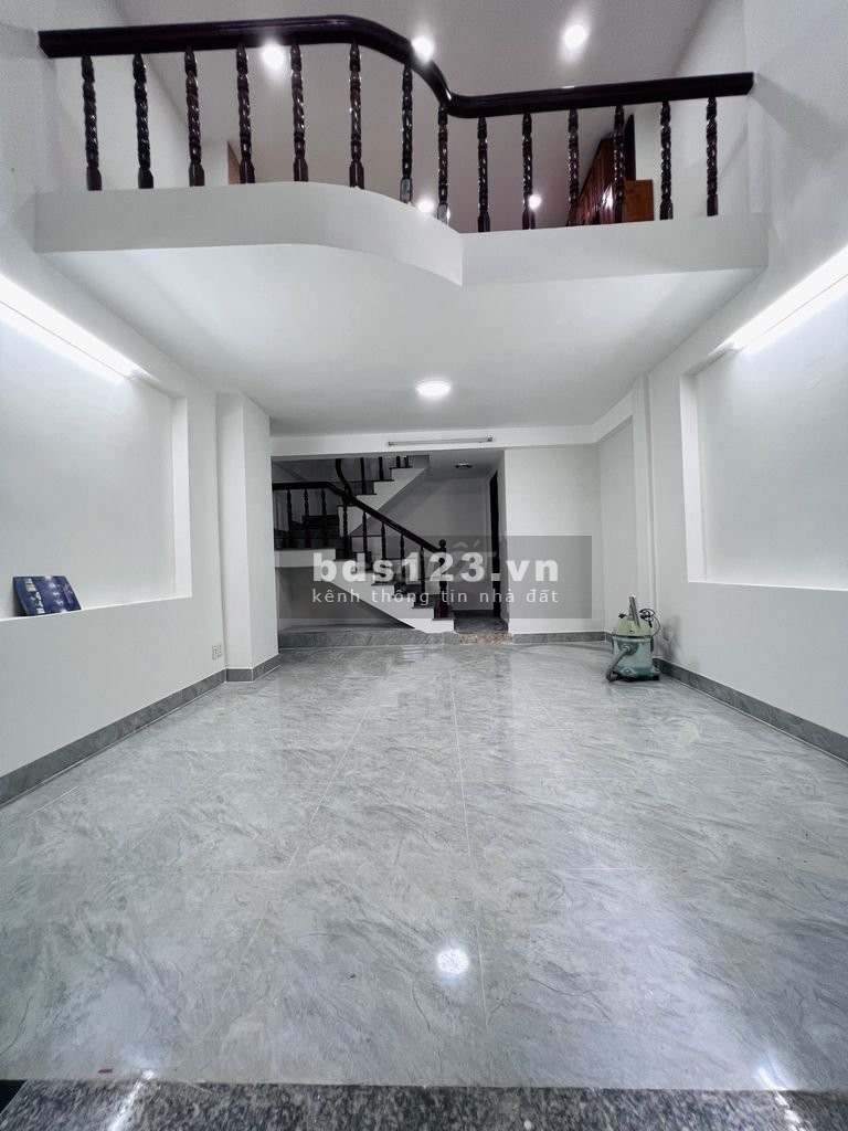 Bán nhà nguyên căn giá rẻ Quận Bình Thạnh, giá 17 triệu/tháng, khu dân cư đông đúc