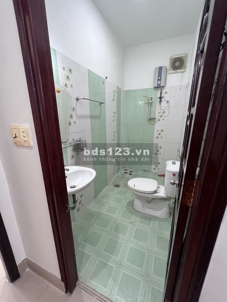 Bán nhà nguyên căn giá rẻ Quận Bình Thạnh, giá 17 triệu/tháng, khu dân cư đông đúc