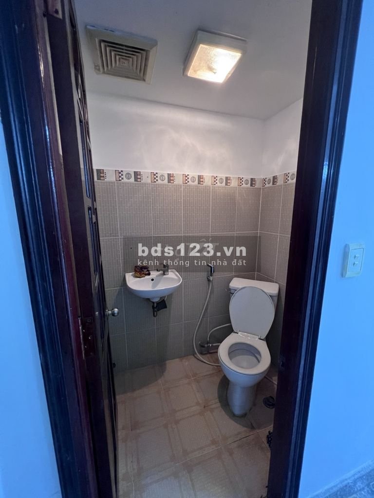 Bán nhà nguyên căn giá rẻ Quận Bình Thạnh, giá 17 triệu/tháng, khu dân cư đông đúc