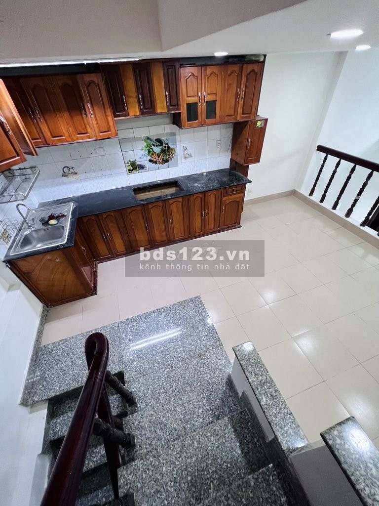 Bán nhà nguyên căn giá rẻ Quận Bình Thạnh, giá 17 triệu/tháng, khu dân cư đông đúc