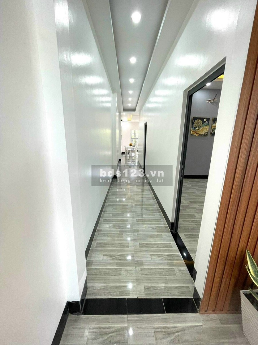 Bán nhà mới xây ngay trung tâm TP Rạch Giá khu vực an ninh, đông dân cư, giá tốt