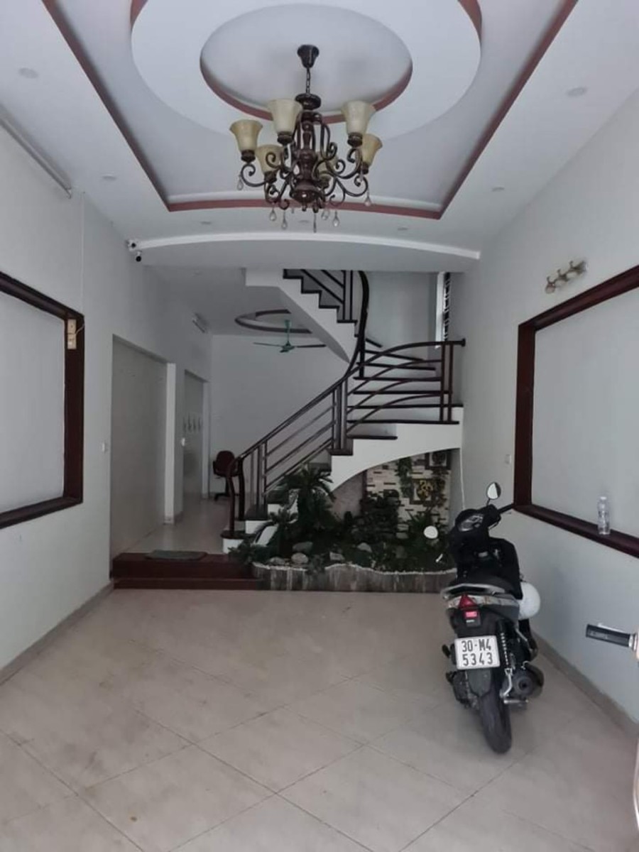 Nguyễn Văn Cừ dtsd 58m2, 6 tầng, giá bán 7.X tỷ đường thông ô tô 7 chỗ vào nhà