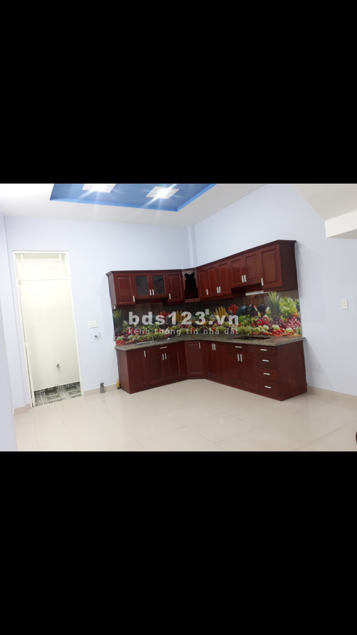 Bán nhà đẹp gần khu biệt thự cách Quốc Lộ 13 chỉ 100m giá tốt tiện đầu tư sinh lời cao