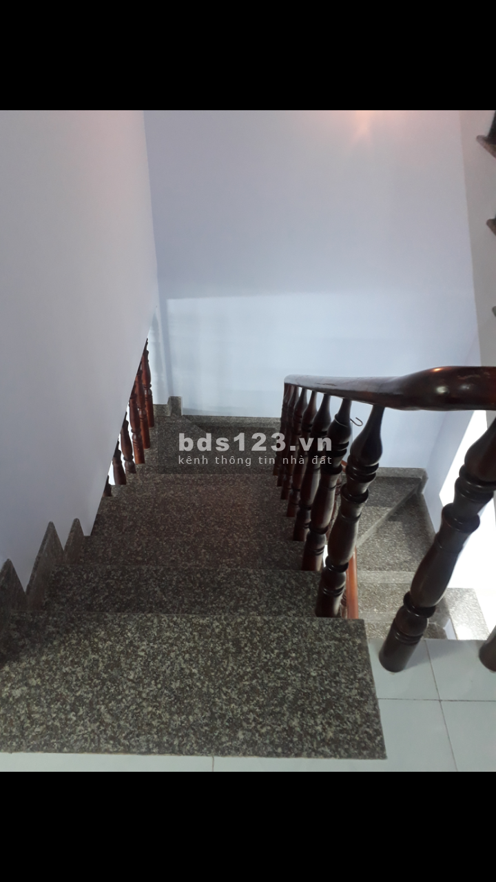 Bán nhà đẹp gần khu biệt thự cách Quốc Lộ 13 chỉ 100m giá tốt tiện đầu tư sinh lời cao