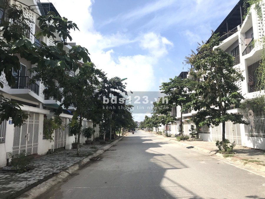 Chính chủ bán liền kề Nam 32, căn khe thoáng, nhận nhà ngay, liên hệ 0968136038