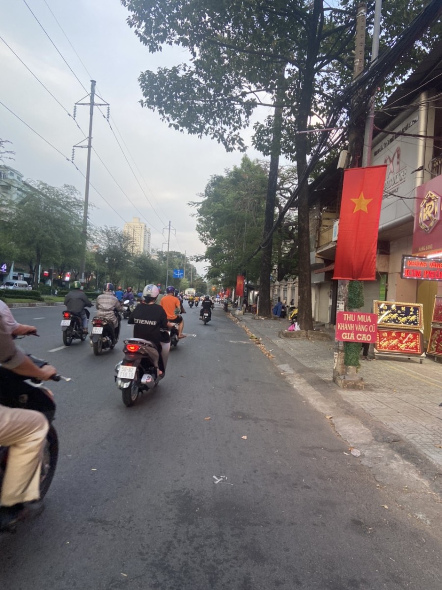 Tôi chính chủ cần bán nhà mặt tiền 338 Hồng Bàng Quận 5 ngang gần 5m giá tốt