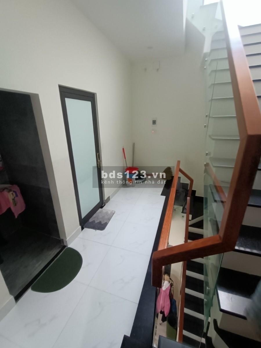Cần bán gấp nhà, Khu Nam Việt Á, 2 tầng, mặt tiền khủng 8m, giá rẻ, lh 0919687871
