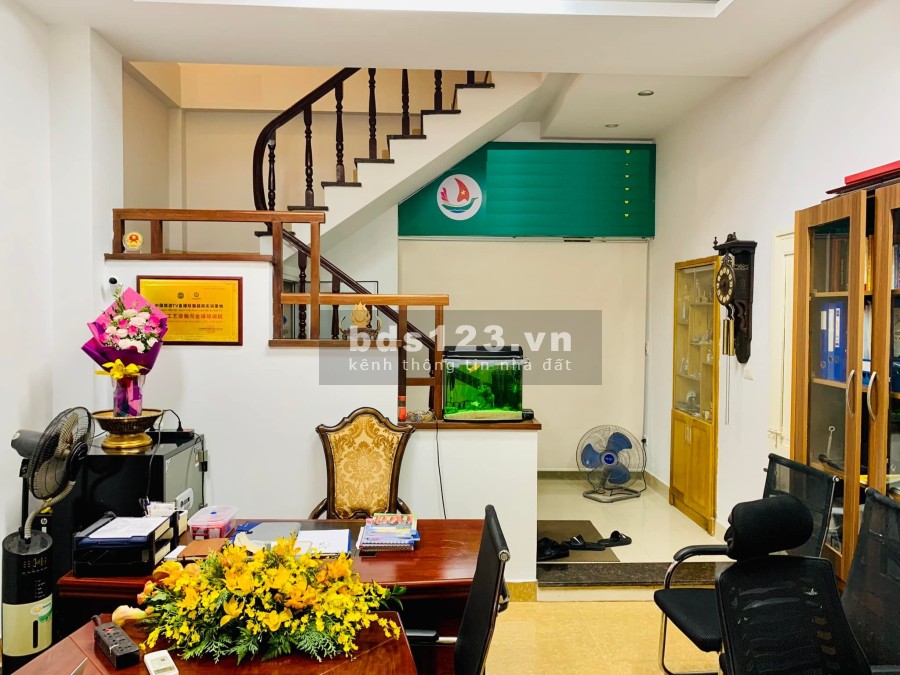 Bán nhà lô góc ô tô tránh 140 Nguyễn Xiển 4 tầng x 50m2 giá 12 tỷ. LH 0912442669
