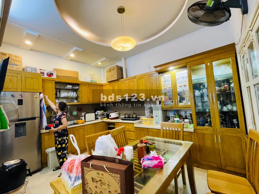 Bán nhà lô góc ô tô tránh 140 Nguyễn Xiển 4 tầng x 50m2 giá 12 tỷ. LH 0912442669