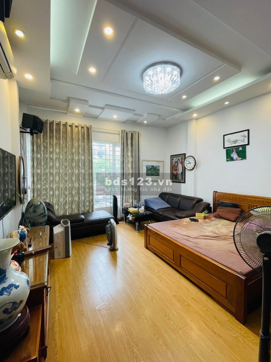 Bán nhà lô góc ô tô tránh 140 Nguyễn Xiển 4 tầng x 50m2 giá 12 tỷ. LH 0912442669