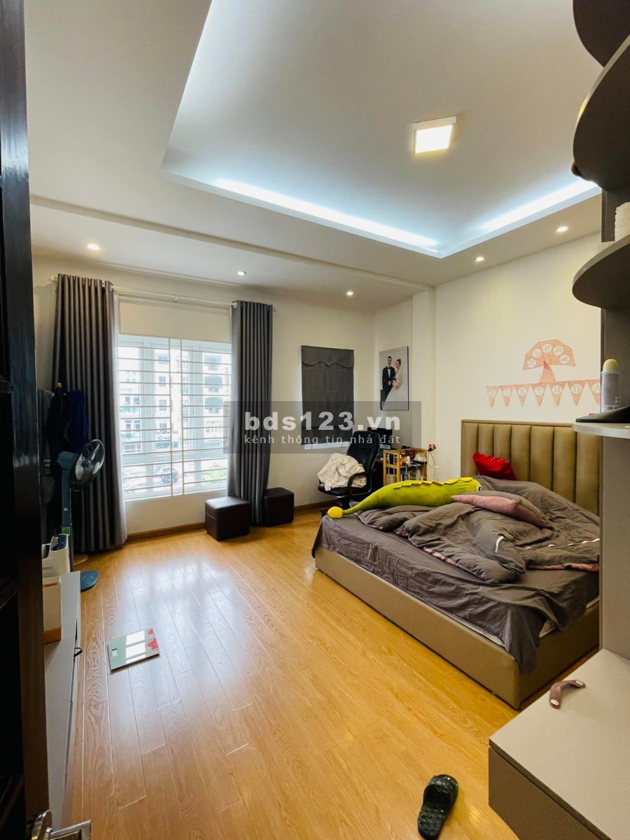 Bán nhà lô góc ô tô tránh 140 Nguyễn Xiển 4 tầng x 50m2 giá 12 tỷ. LH 0912442669