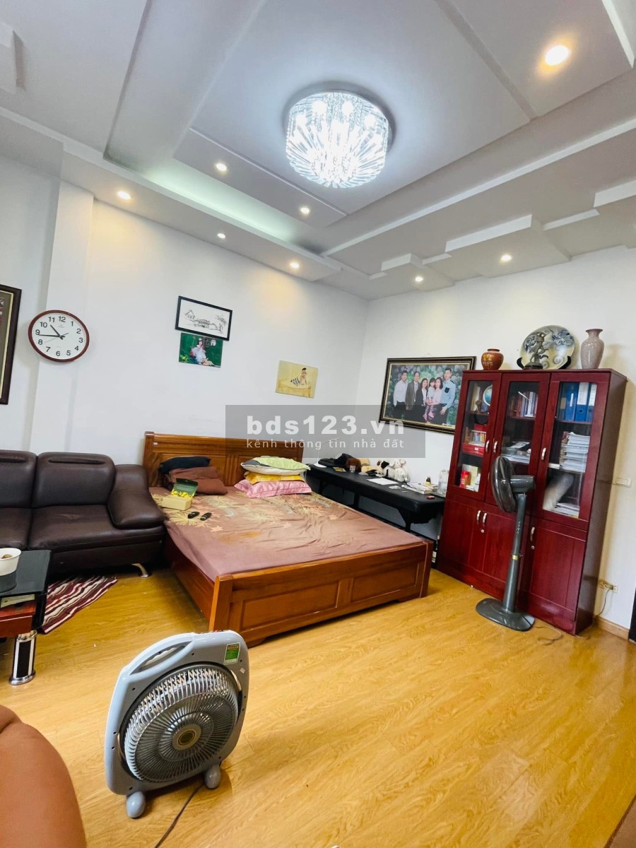 Bán nhà lô góc ô tô tránh 140 Nguyễn Xiển 4 tầng x 50m2 giá 12 tỷ. LH 0912442669