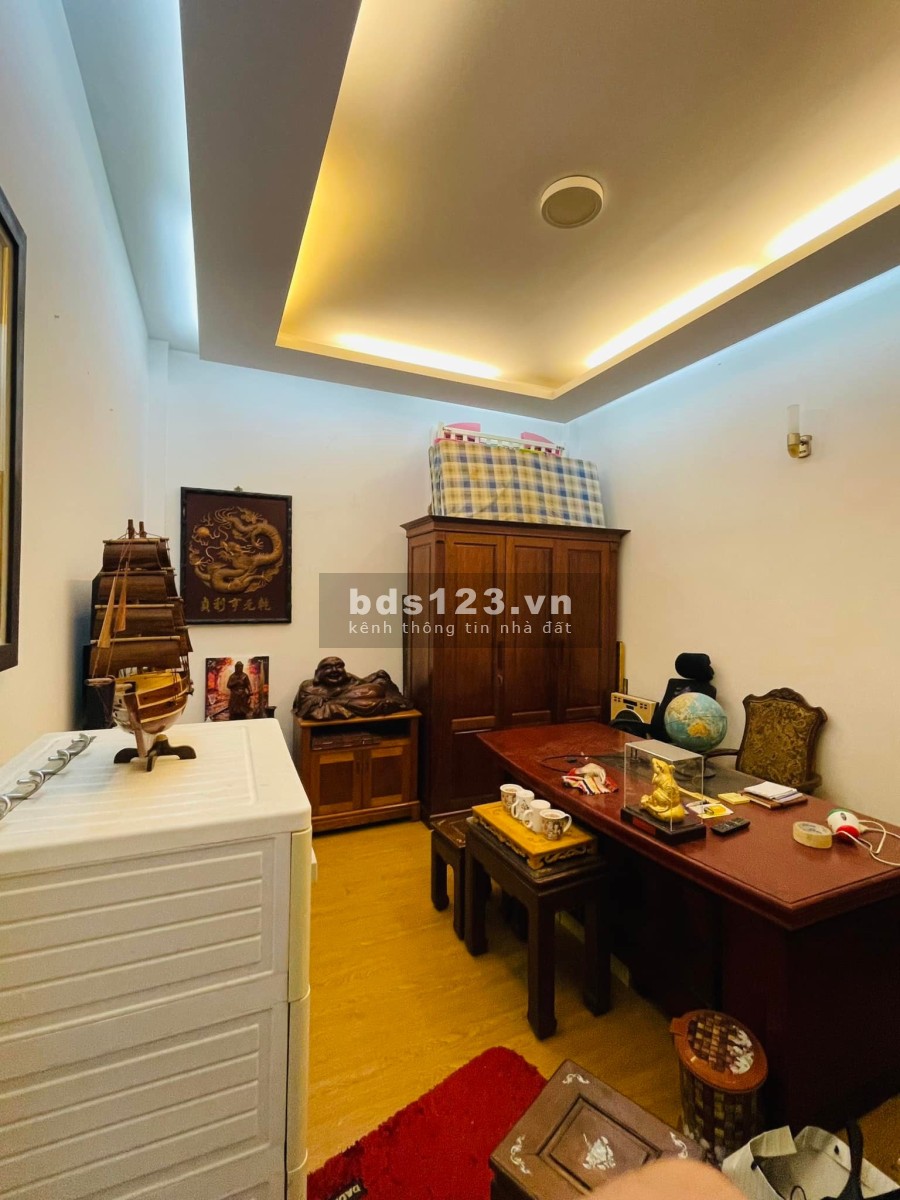 Bán nhà lô góc ô tô tránh 140 Nguyễn Xiển 4 tầng x 50m2 giá 12 tỷ. LH 0912442669