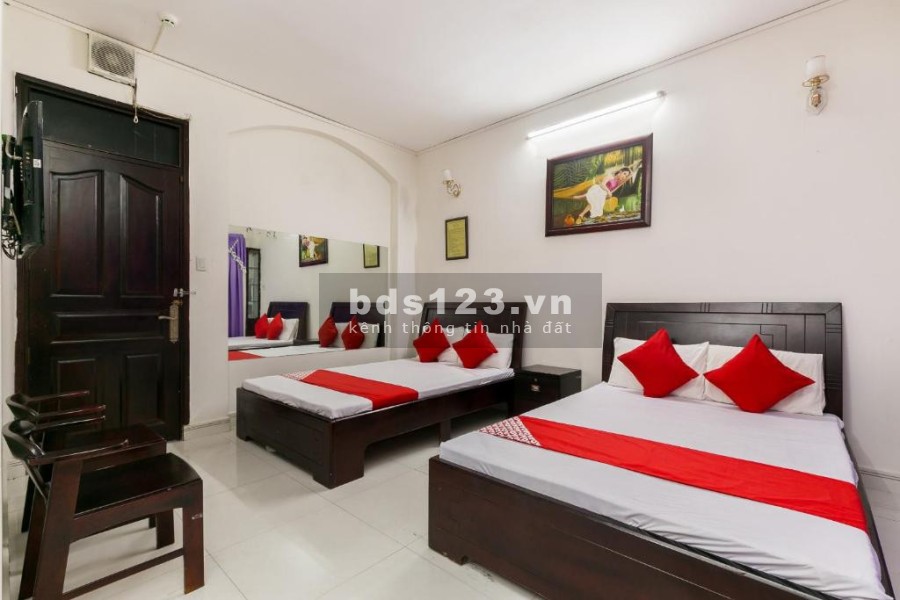 Bán Khách Sạn Đường Sư Vạn Hạnh, P12, Q10. Gần Vạn Hạnh Mall, 14 Phòng, HĐT 3000 USD/ Tháng
