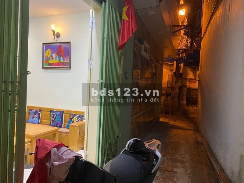 Bán nhà 5 tầng kiên cố gần Tây Hồ gần phố 3 gác đỗ cửa, liên hệ 0916958866, sổ sẵn