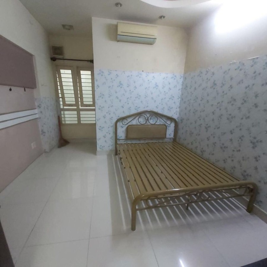 Chính chủ gửi bán nhà 3 tầng đường số 33 xe tải đua nhau Quận 7, sổ hồng riêng