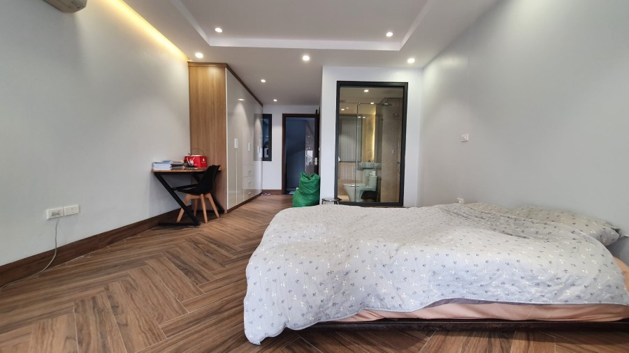 Siêu hiếm gara ô tô, nhà phố Cổ Linh, ngõ ô tô đánh võng giá bán 5.2 tỷ, có thương lượng