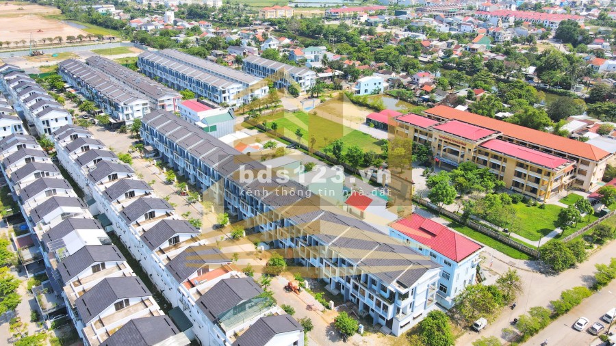 Nhà phố An Cựu diện tích sử dụng 81m2 tặng toàn bộ nội thất, giá tốt đầu tư sinh lời