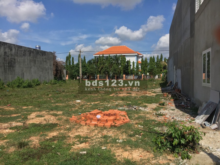 Chính chủ cần bán gấp dtsd 300m2 đất đổi diện khu công nghiệp Vsip 2 gần chợ đông dân giá 1.2 tỷ/lô