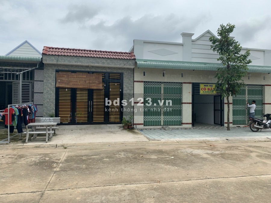 Chính chủ cần bán gấp dtsd 300m2 đất đổi diện khu công nghiệp Vsip 2 gần chợ đông dân giá 1.2 tỷ/lô