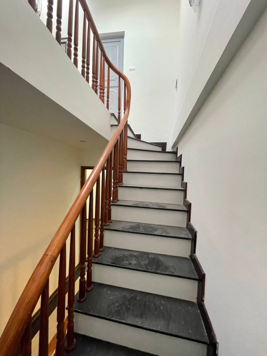 Nhà mới dọn vào ở ngay 40m2x5t ô tô đỗ cửa Ngọc Thụy Long Biên chưa tới 4 tỷ