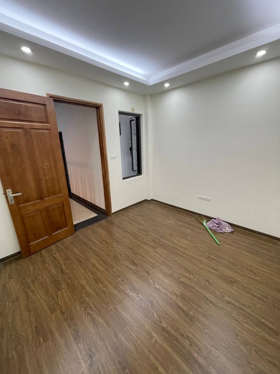 Nhà mới dọn vào ở ngay 40m2x5t ô tô đỗ cửa Ngọc Thụy Long Biên chưa tới 4 tỷ