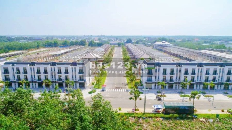 Bán nhà phố liền kề giá 2.1 tỷ, Bình Dương, liên hệ 0907758378 - Ms Hoa