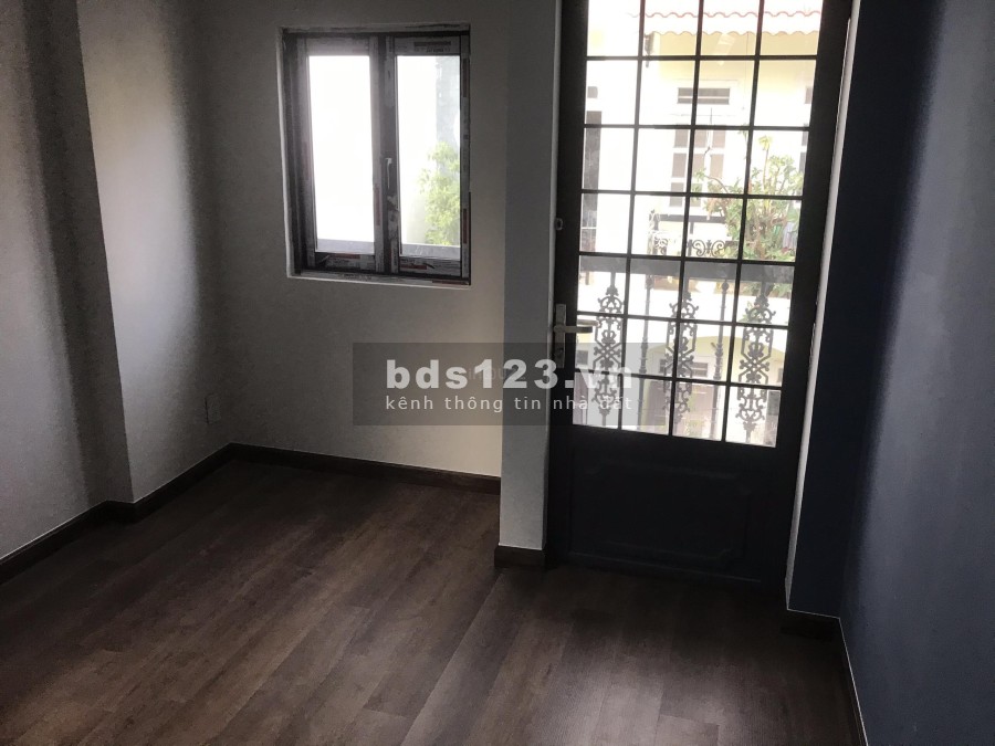 Bán nhà riêng hẻm xe hơi phường 5, đường Cách Mạng Tháng 8, Quận Tân Bình sổ sẵn