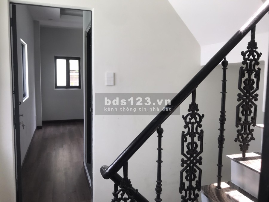 Bán nhà riêng hẻm xe hơi phường 5, đường Cách Mạng Tháng 8, Quận Tân Bình sổ sẵn