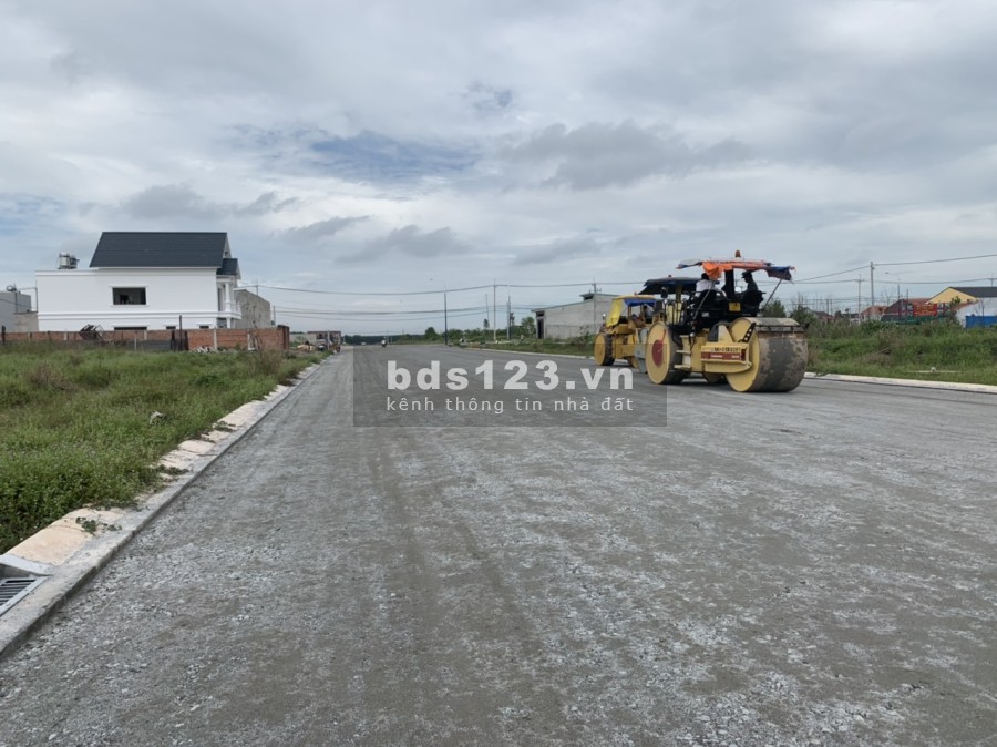 Cần bán gấp 3 lô mặt tiền đường 16m ngay sát chợ Minh Thành Becamex giá chỉ 13.3 triệu/m2