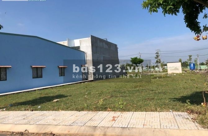 Đất nền giá rẻ Đức Hòa 100m2, mặt tiền tỉnh lộ 10, gần khu công nghiệp Tân Đô