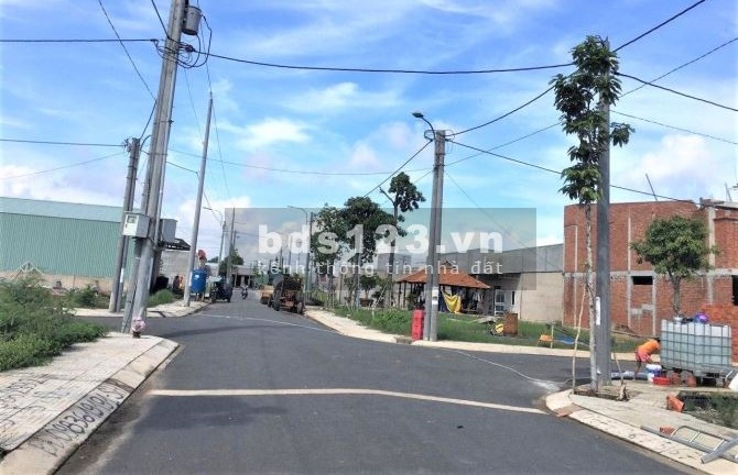 Đất nền giá rẻ Đức Hòa 100m2, mặt tiền tỉnh lộ 10, gần khu công nghiệp Tân Đô