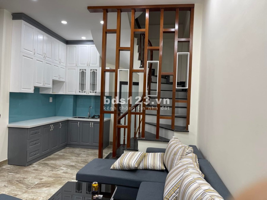 Bán nhà phố Hoàng Mai, cách 1 nhà ra mặt phố, ngõ thông thoáng, nhà mới đẹp về ở ngay