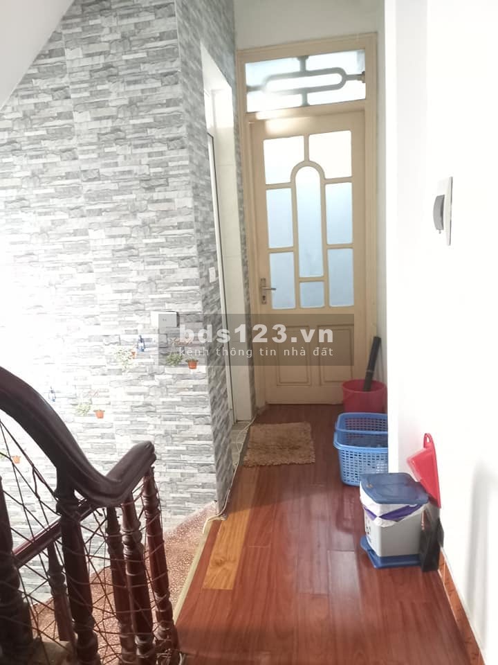 Bán nhà vào ở luôn trung tâm Quận Cầu Giấy, dtsd 38m2, 4 tầng giá bán 4.65 tỷ, khu an ninh