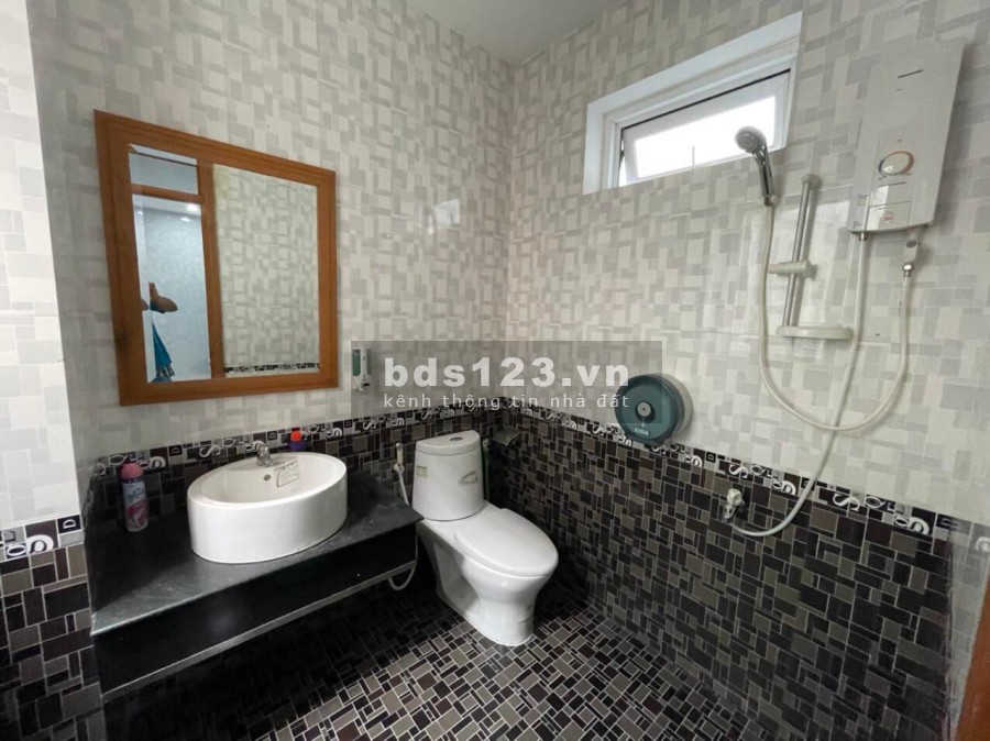Cần bán gấp biệt thự liền kề dtsd 156m2, 4 pn 4 wc đường D1 Phước Long B, giá 15 tỷ