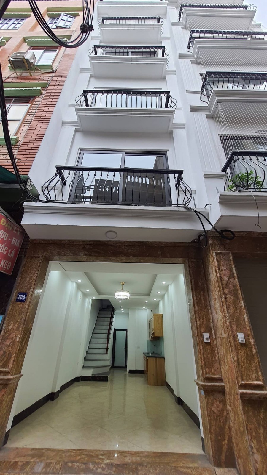 Bán nhà phố Dương Quảng Hàm, diện tích 30/35m2, 6 tầng, mặt tiền 3.3m, giá 6.3 tỷ Cầu Giấy