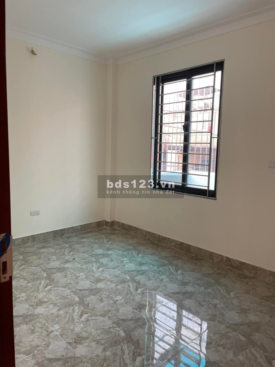 Bán nhà phố Hoàng Mai, cách 1 nhà ra mặt phố, ngõ thông thoáng, nhà mới đẹp về ở ngay