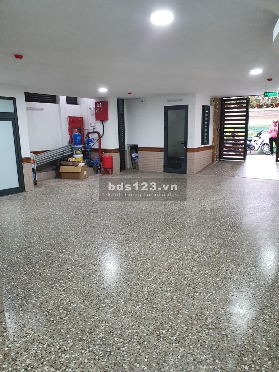 Tòa Nhà 9 Tầng Phố Lạc Long Quân, view Hồ Tây, Hầm Oto, Văn Phòng & Ở, 160m2, MT6m, 31 tỷ