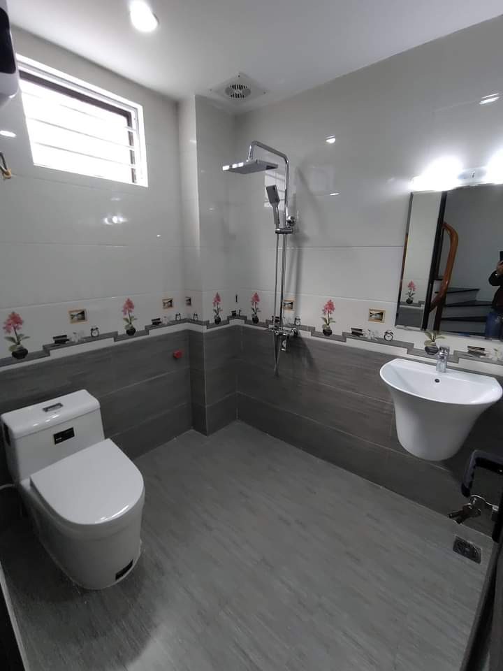 Bán nhà phố Trạm diện tích 56m2 5 tầng giá 3.25 tỷ sổ đẹp sẵn sàng giao dịch, lh 0984333690